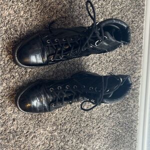 Black Crocodile Pattern Lace-Up Boots